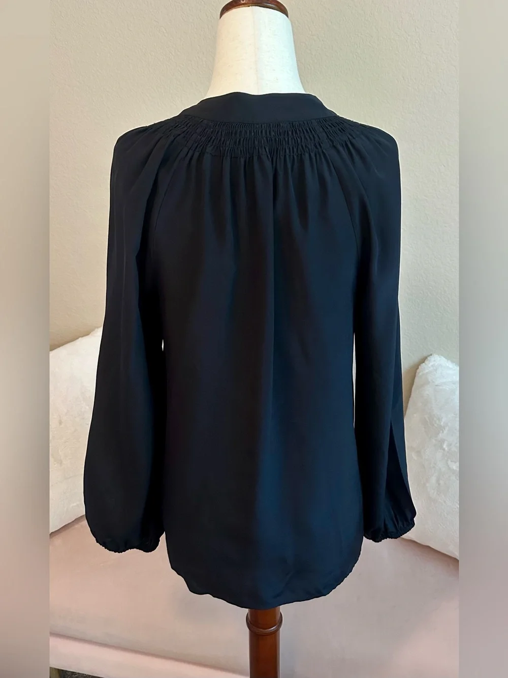 Lilly Pulitzer Elsa Top Notch Neck 100% Silk Smocked Black Women’s XS Luxury